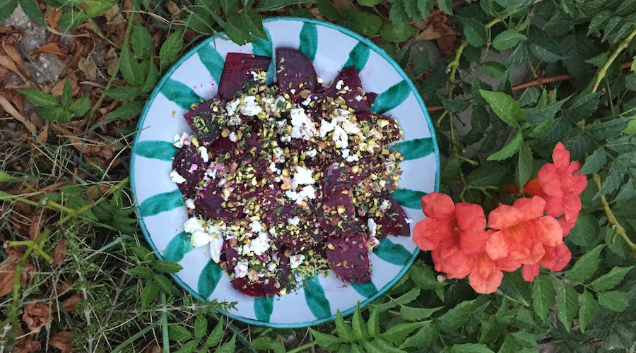 Ensalada de remolacha con limón y pistachos
